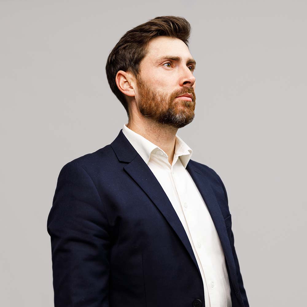 portrait of handsome serious businessman in suit l 7NE2YMK