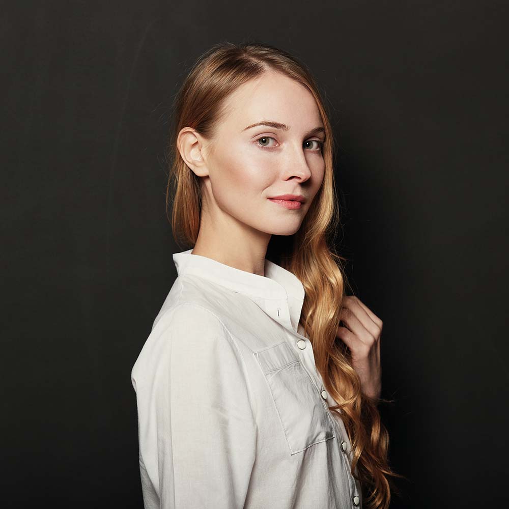portrait young beautiful woman on black backgroun EC2UMWT